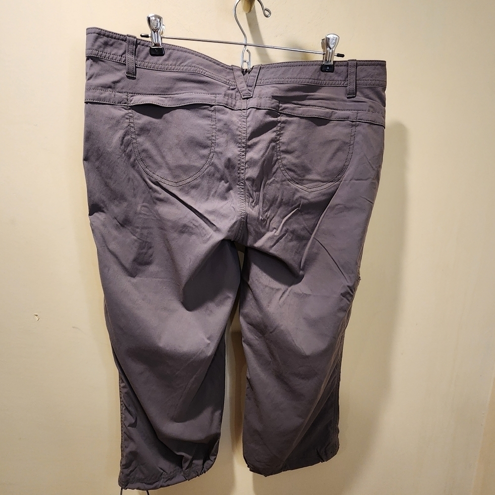 Eddy Bauer Women's Gray Capri Pants Size 12 - Picture 8 of 15